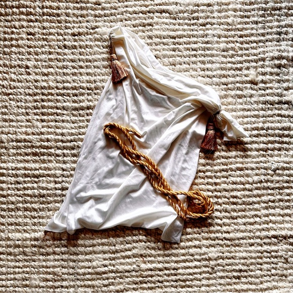 Toga - Picture 1 of 1